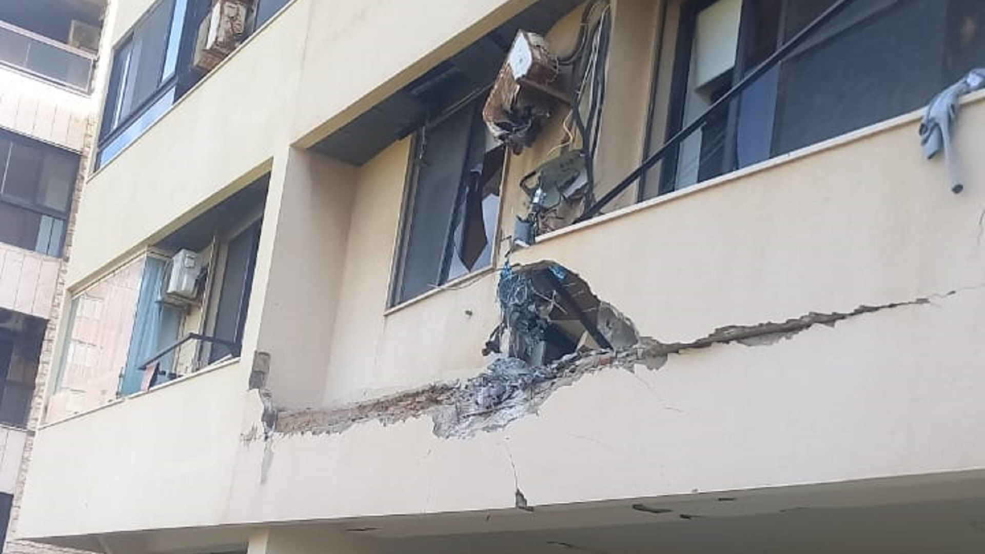 بالفيديو والصور - منشورات إسرائيليّة في الجناح وإستهداف سيّارة في جزين